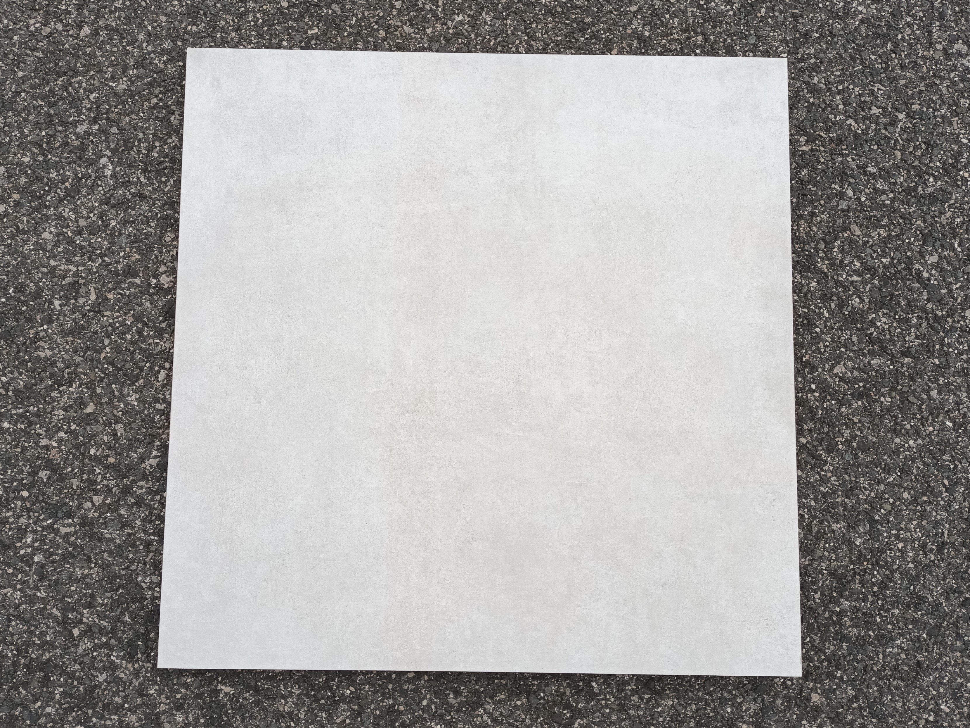 Open Bianco 80x80x2 rect. kalibrovaná dlažba na terče (Novabell), II. jakost